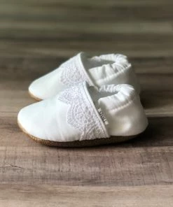 Trendy Baby Mocc Shop White Lace Strip Moccasins Baby & Pets