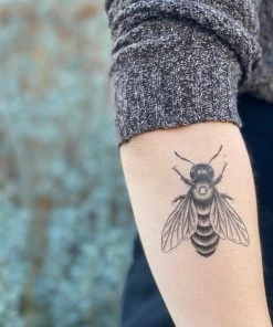 NatureTats Big Bee Temporary Tattoo Body