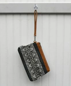 Chloe & Lex Katie Black-White Wristlet